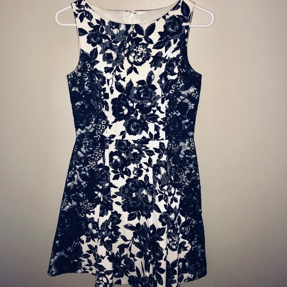 Jessica Simpson A-line navy/ white floral dress - Picture 4 of 4
